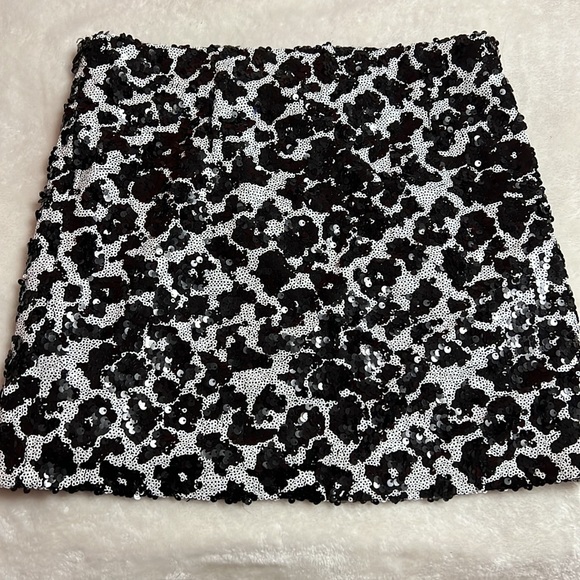 GUESS Sequin (Beaded) Mini Skirt - Picture 4 of 6